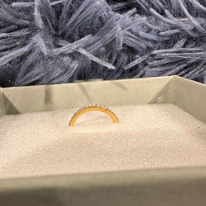Ultra thin diamond band in 14k ygp